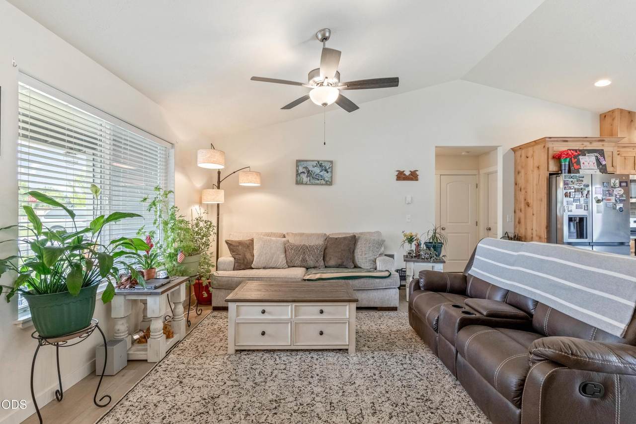 https://bt-photos.global.ssl.fastly.net/coar/1280_boomver_1_220223763-2.jpg
