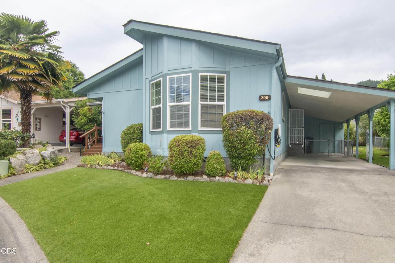 208 Creekside Drive - Photo 1