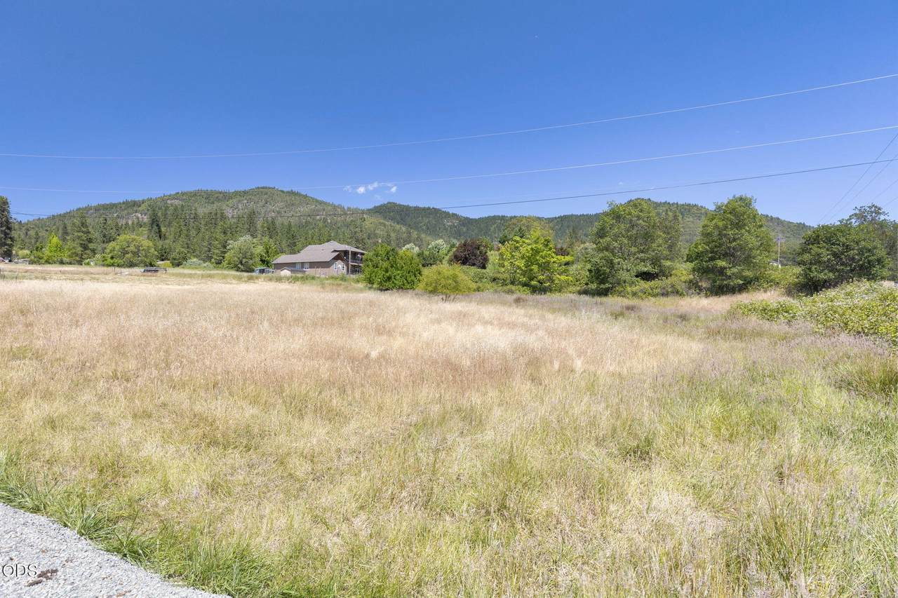 476 Scenic Drive - Photo 1