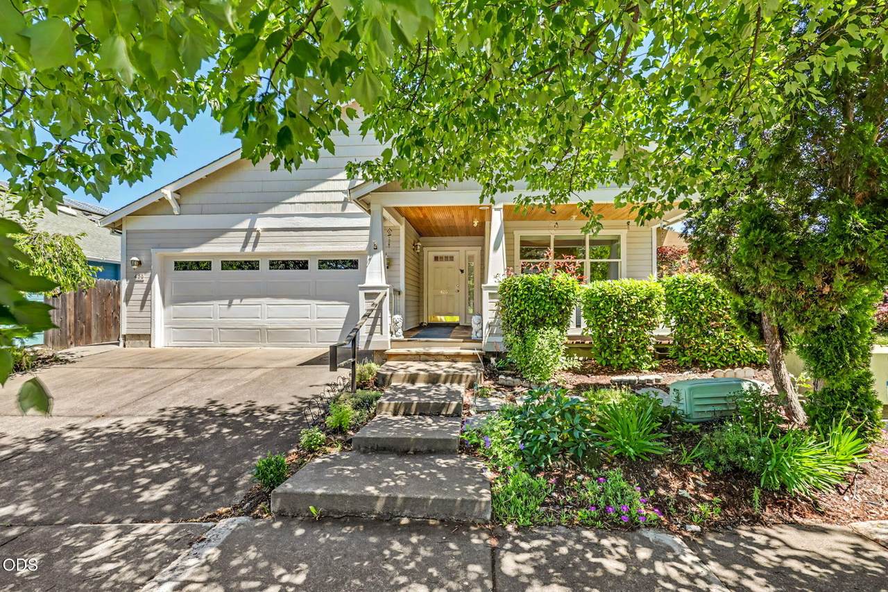 426 Parkside Drive - Photo 1