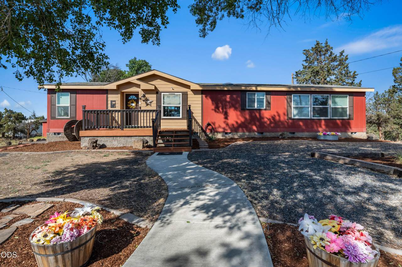 4900 Homestead Way - Photo 1