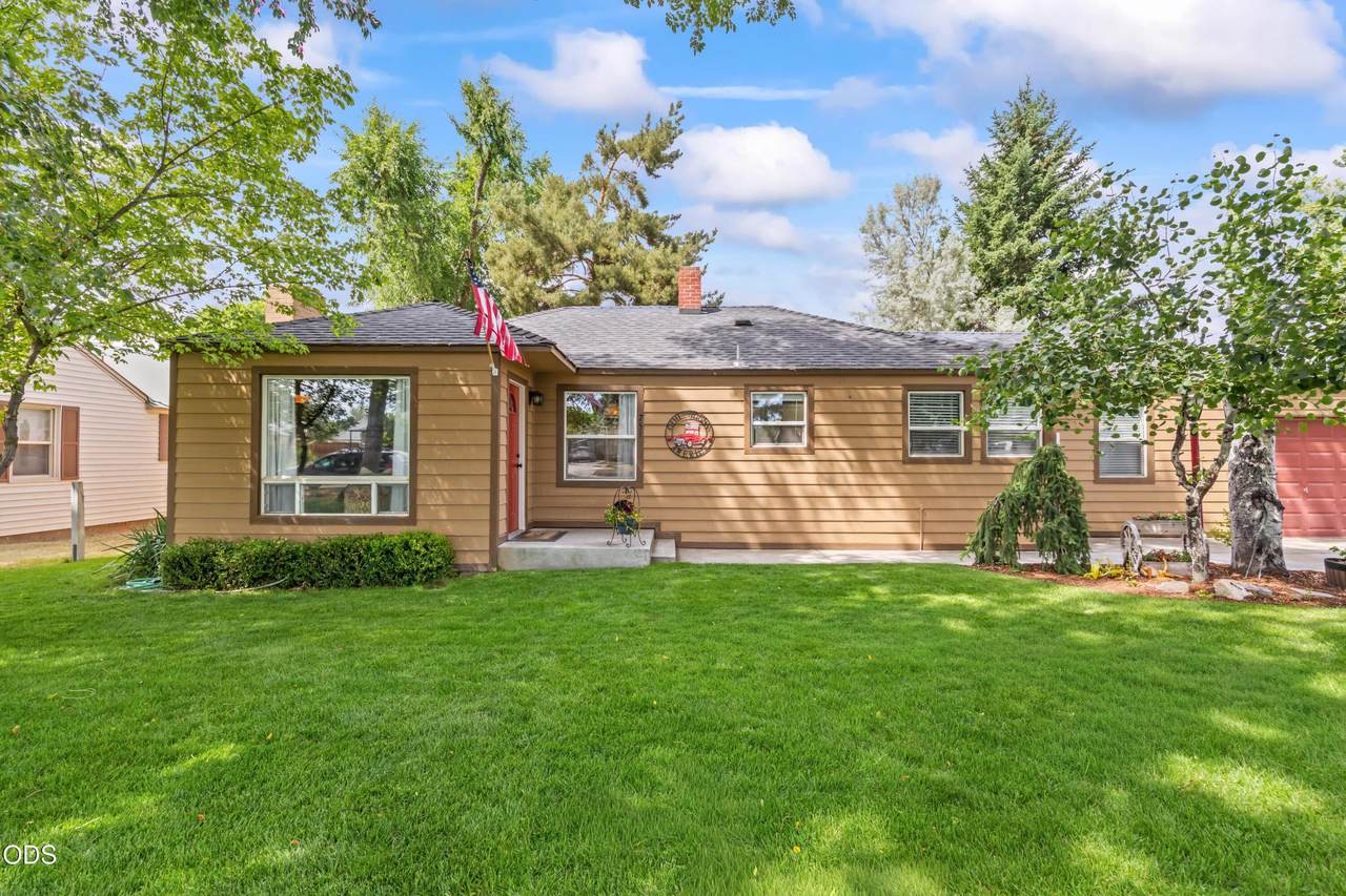 751 Lookout Avenue - Photo 1