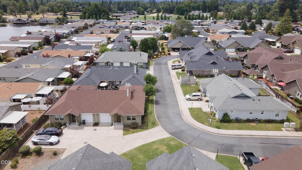740 Kinsington Court Court - Photo 1