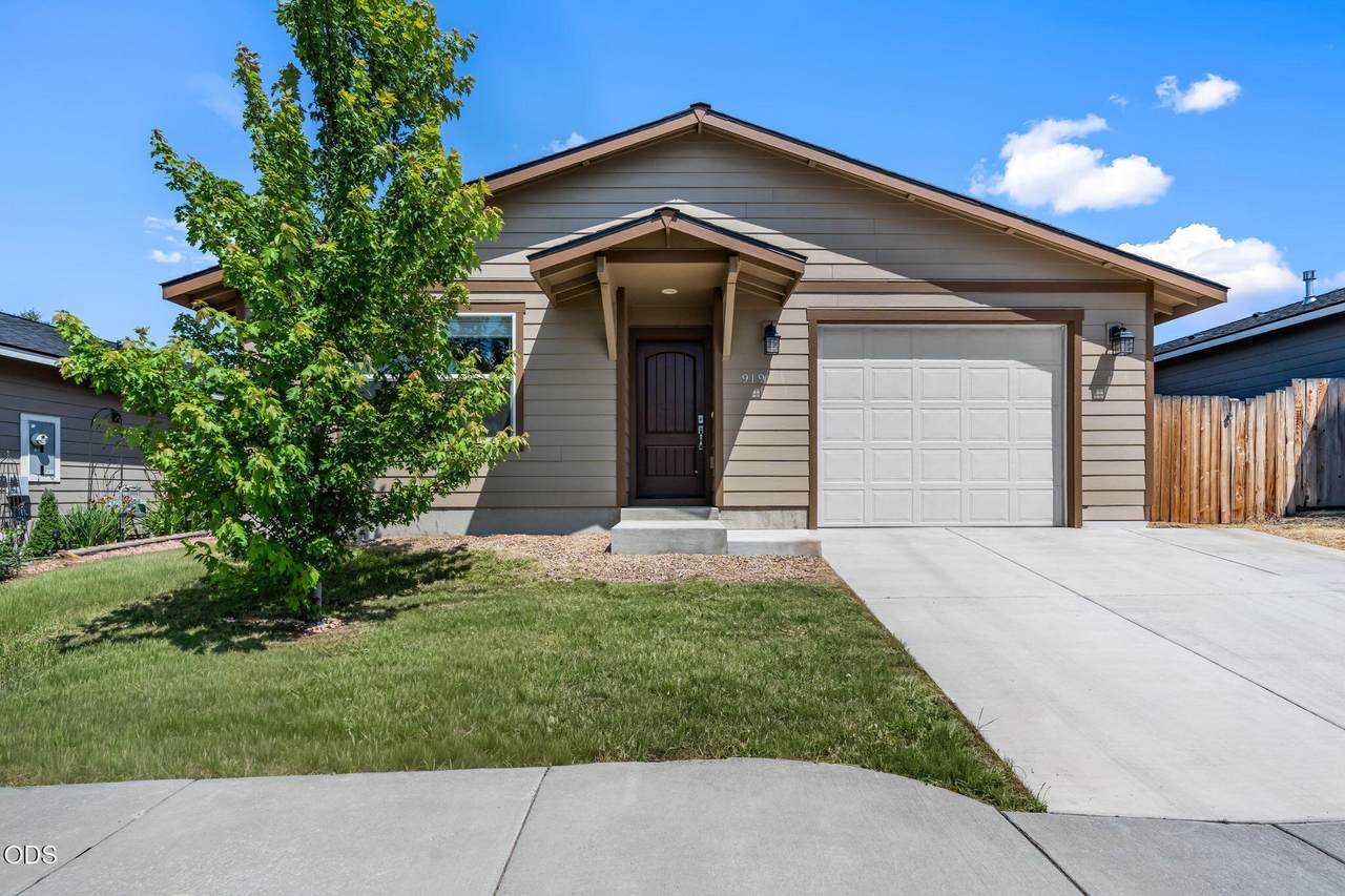 919 Maliah Avenue - Photo 1