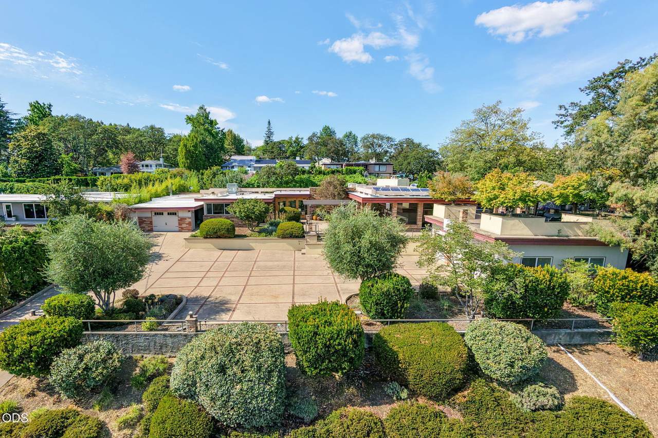2639 Hillcrest Road - Photo 1