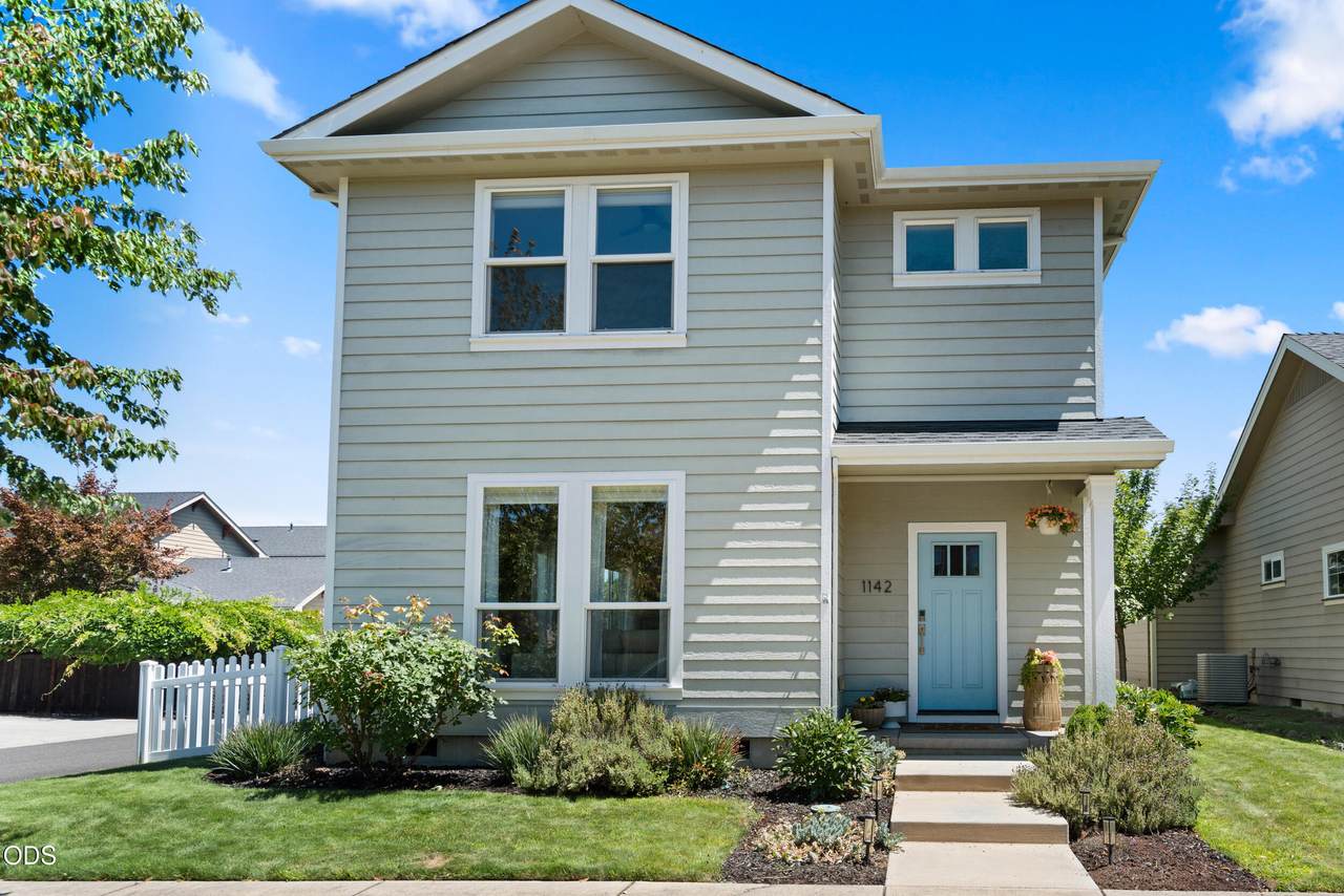 1142 Haskell Street - Photo 1