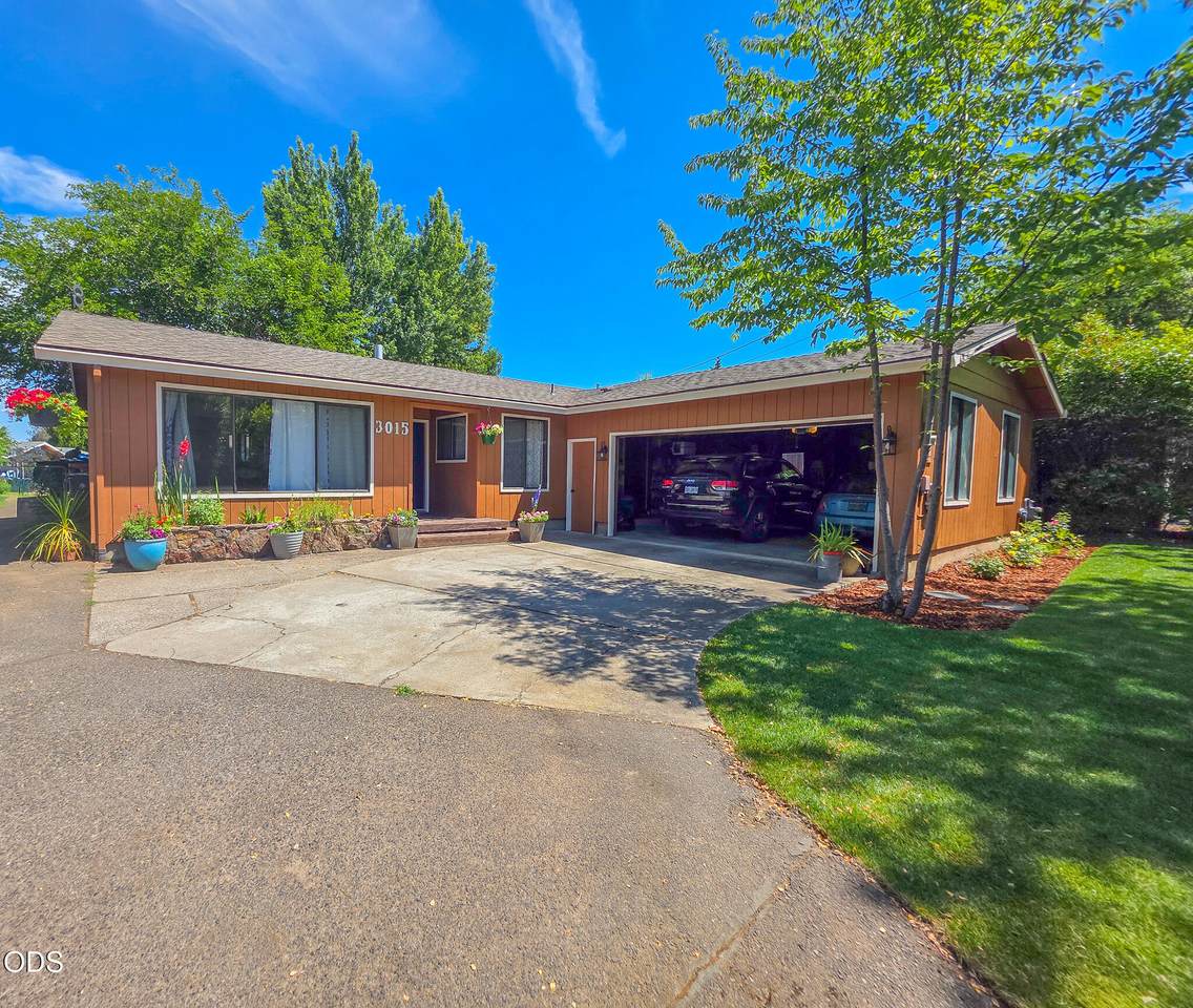 3015 Lone Pine Road - Photo 1