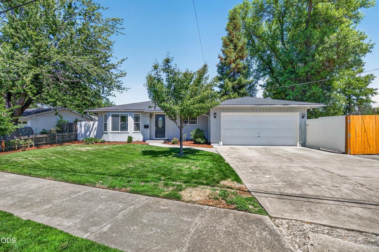 1521 Johnson Street - Photo 1