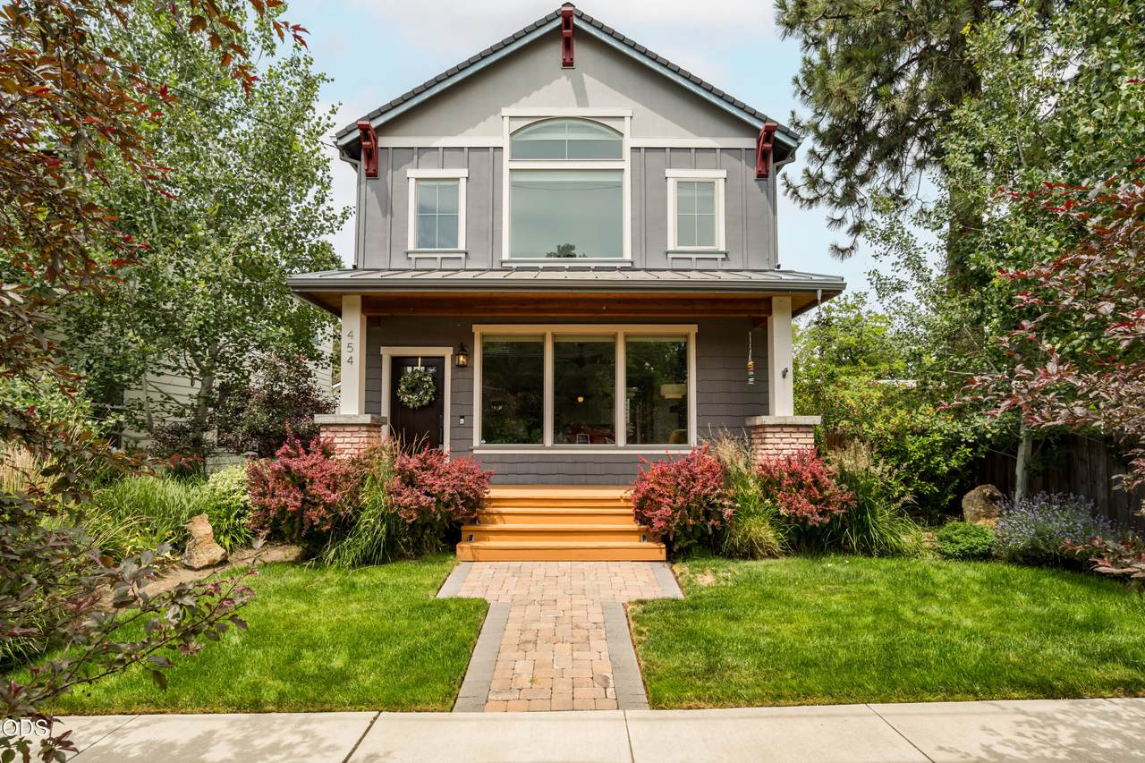 454 Burnside Avenue - Photo 1