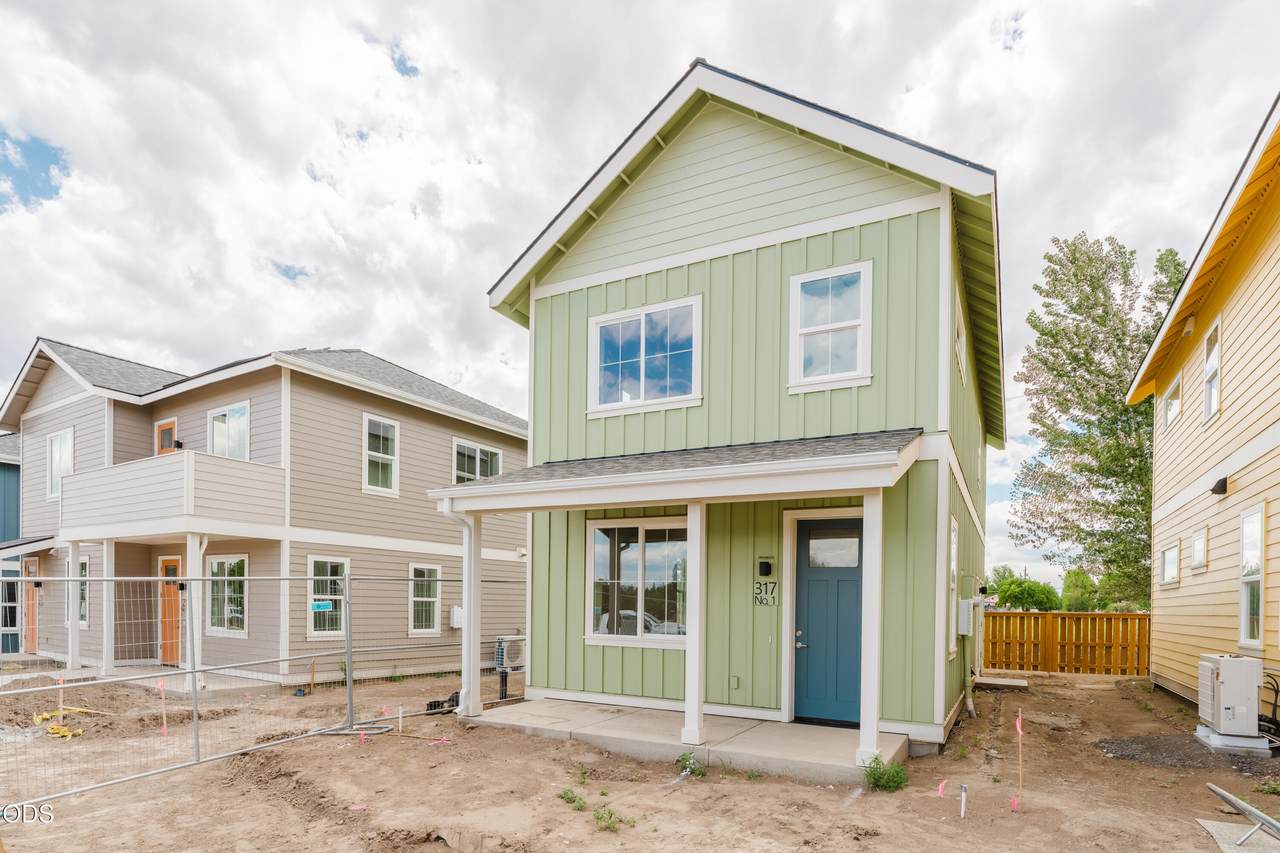 317 17th Street - Photo 1