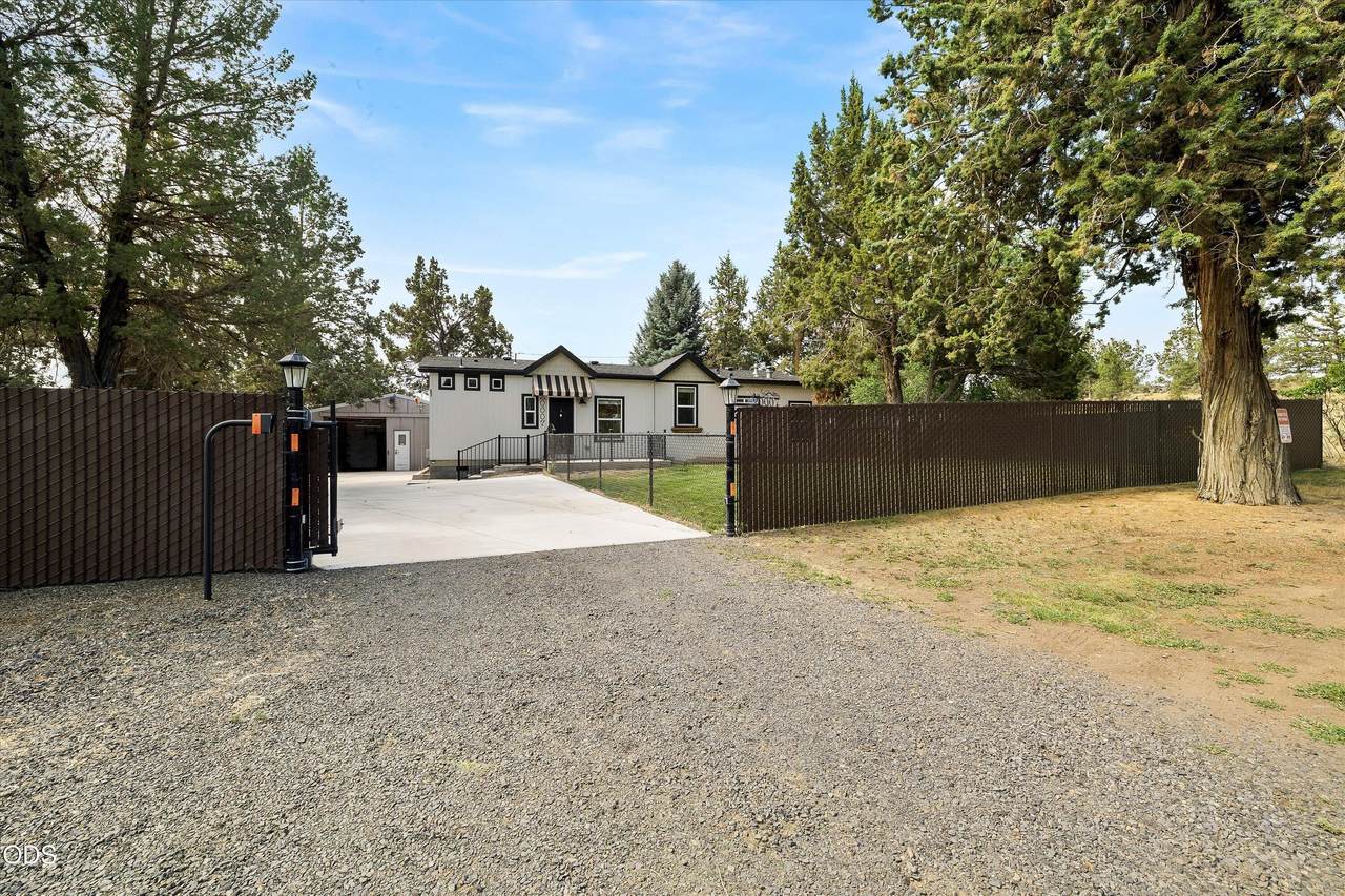 20007 Beaver Lane - Photo 1