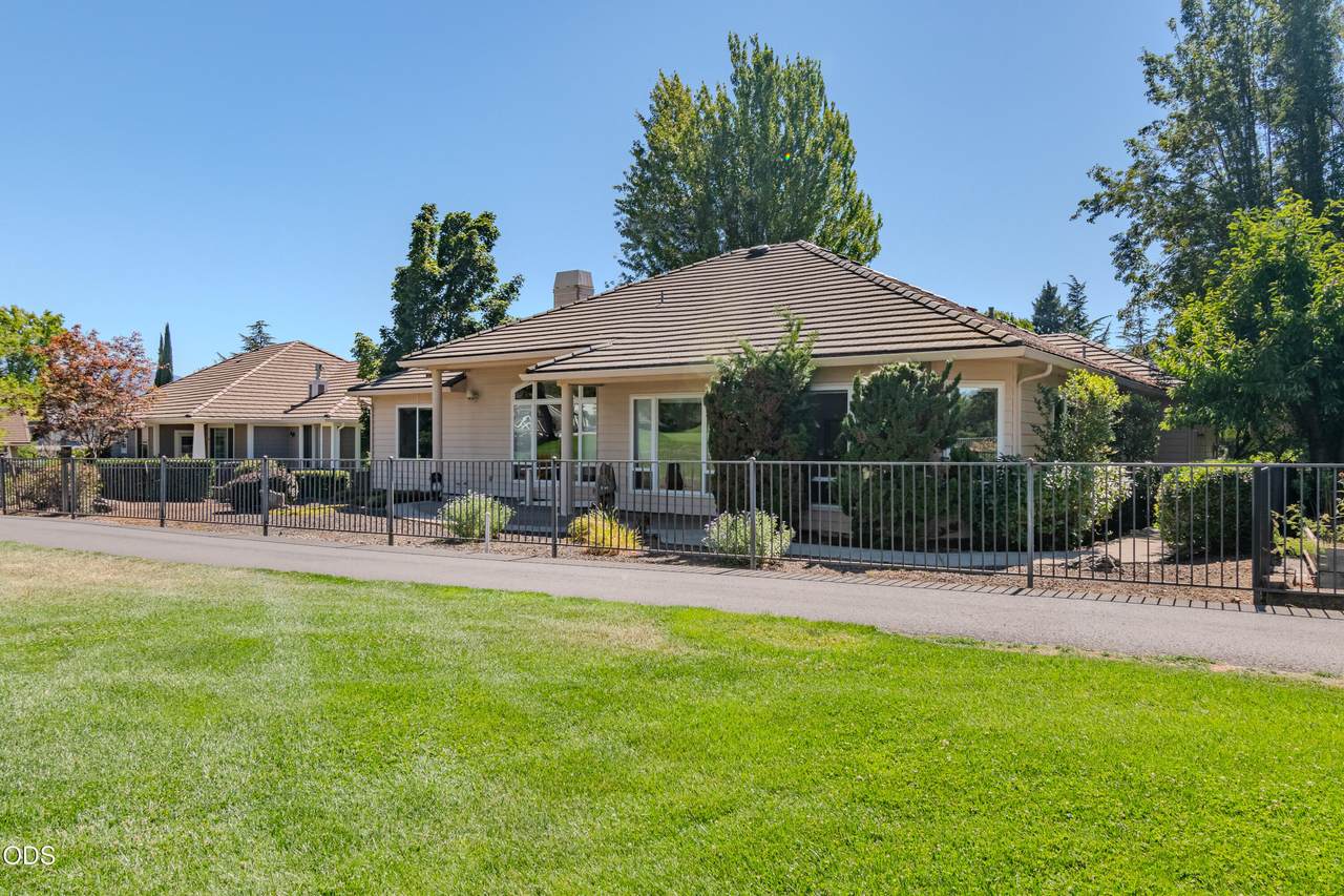401 Golf View Drive - Photo 1