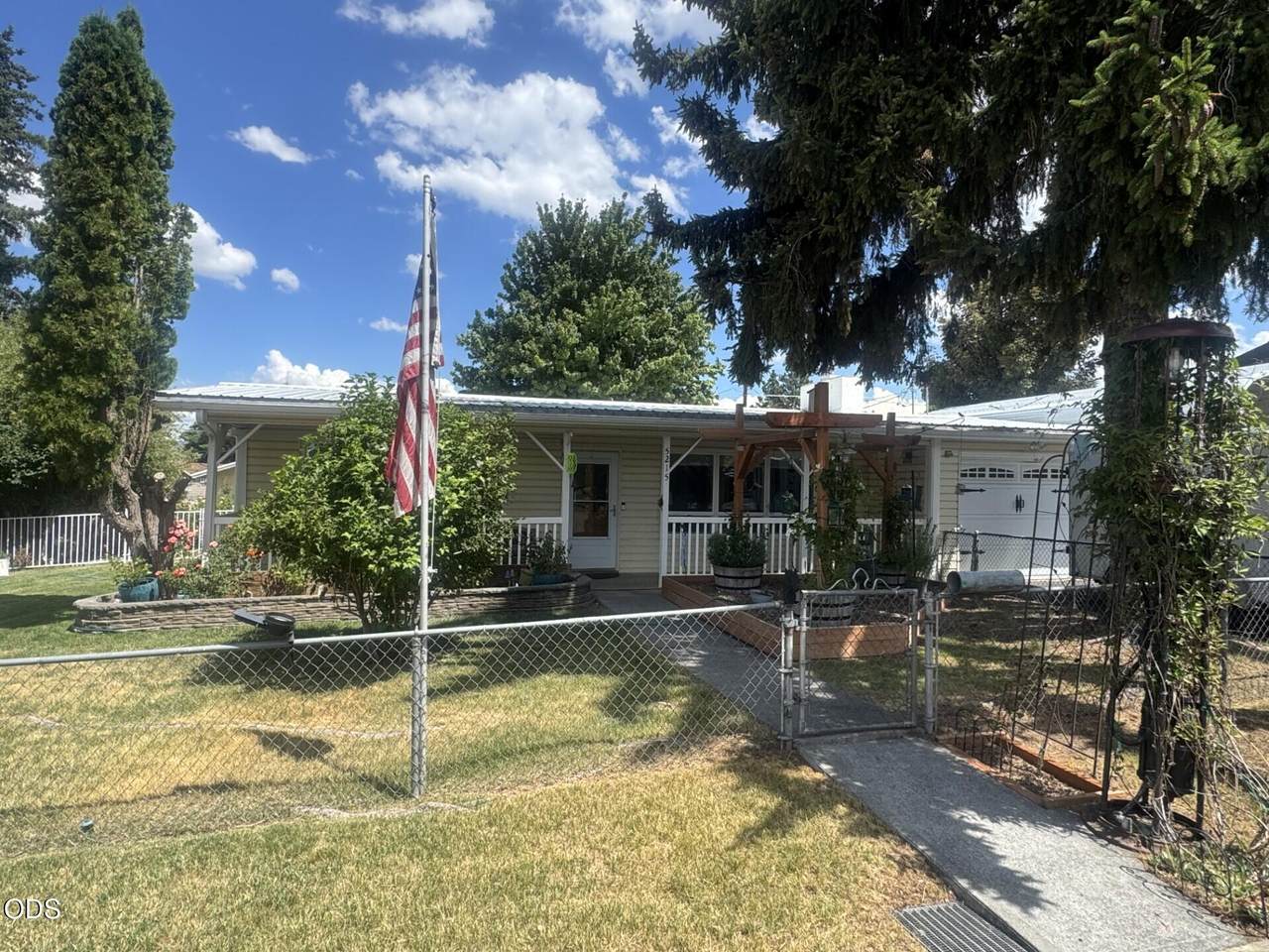 5215 Summit Street - Photo 1