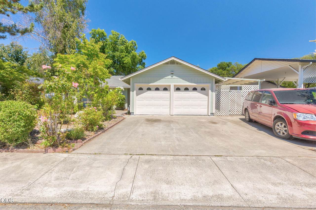 107 Walnut Drive - Photo 1