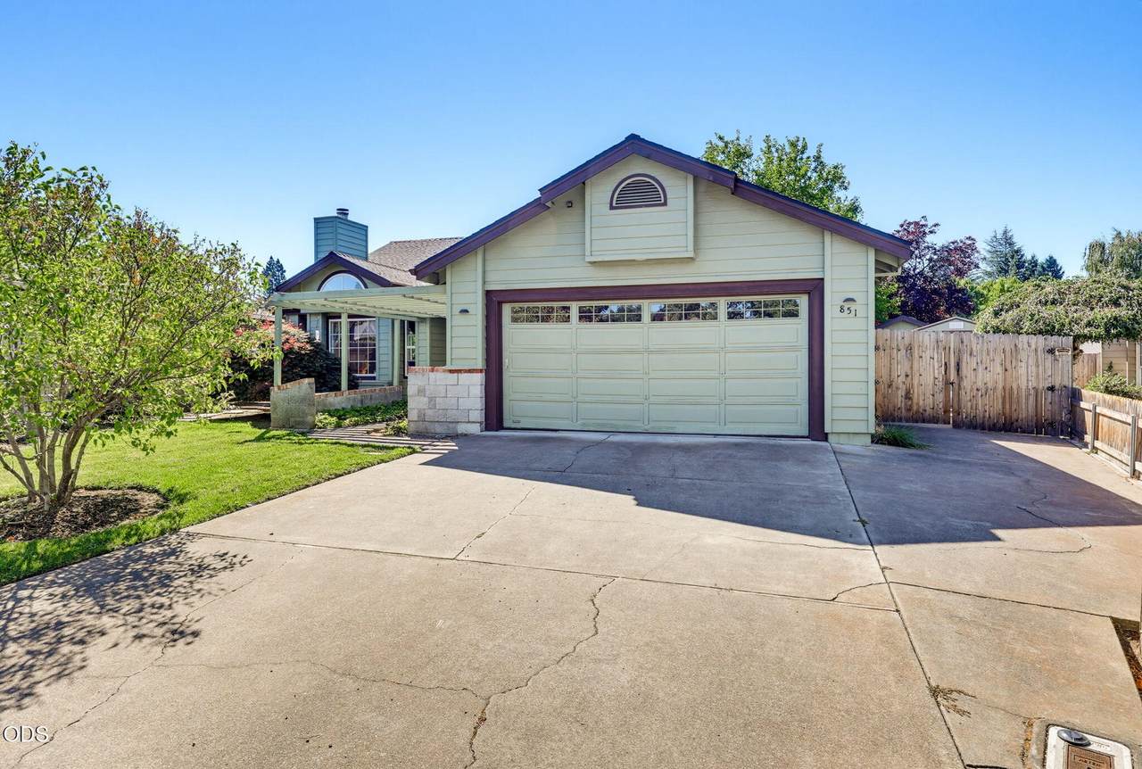 851 Ridgeway Circle - Photo 1