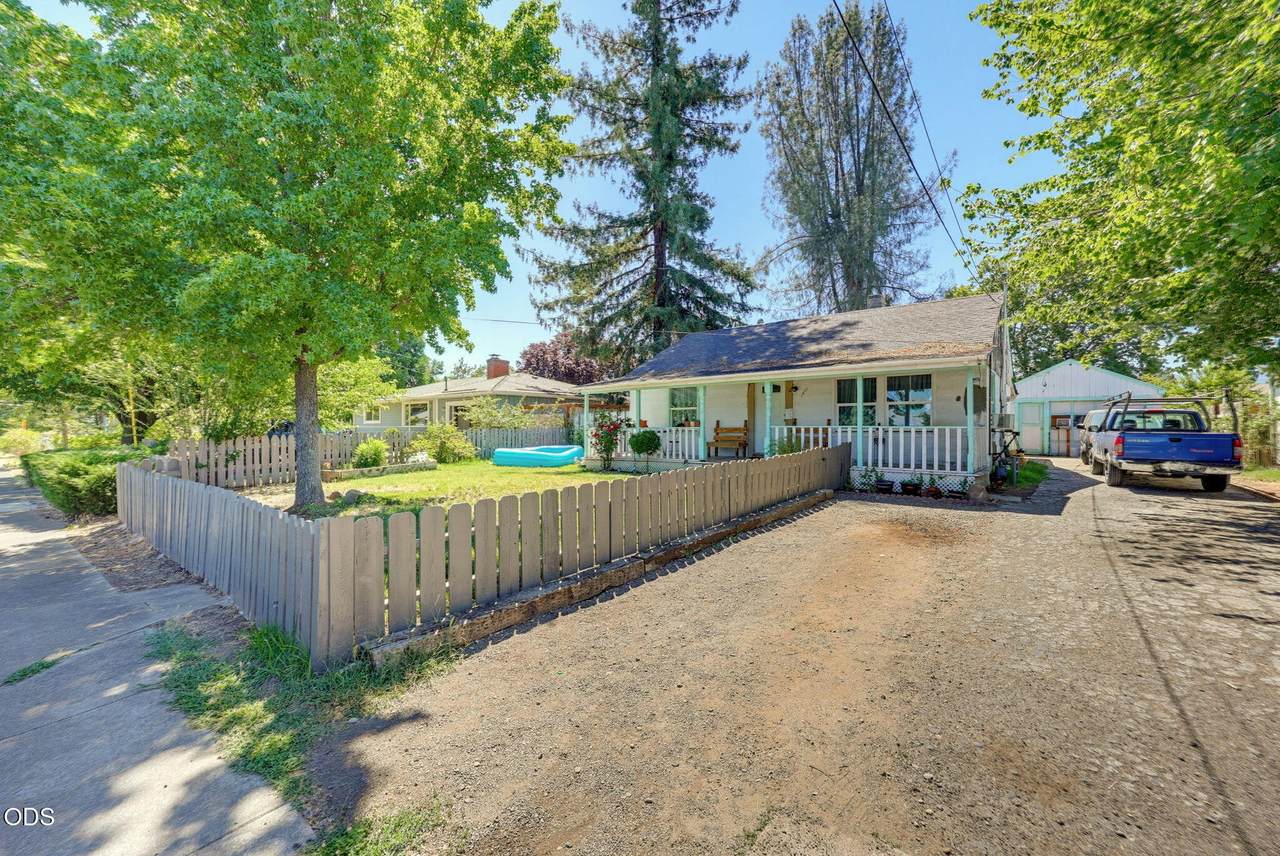 1407 Dakota Avenue - Photo 1