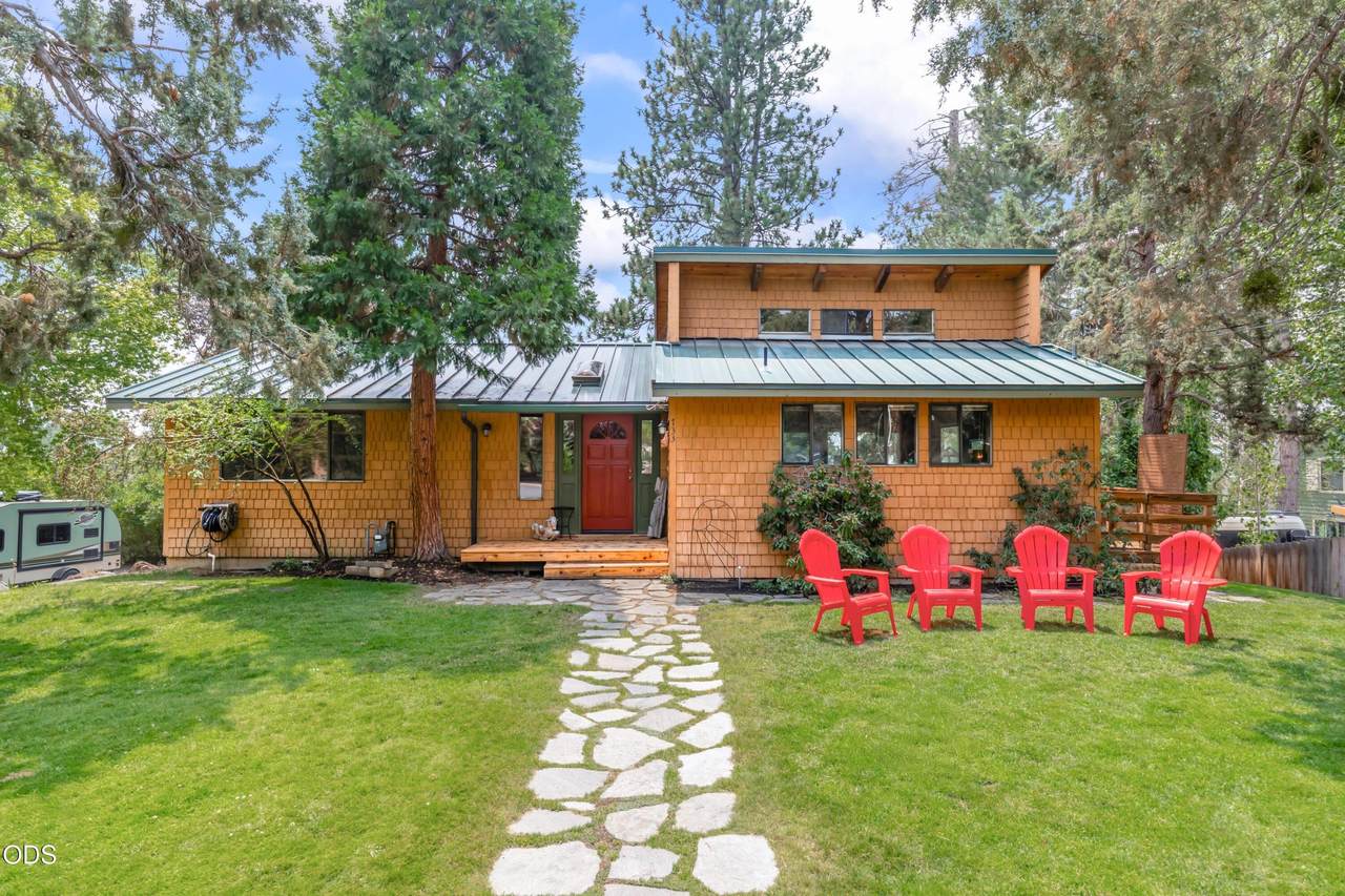 733 Saginaw Avenue - Photo 1