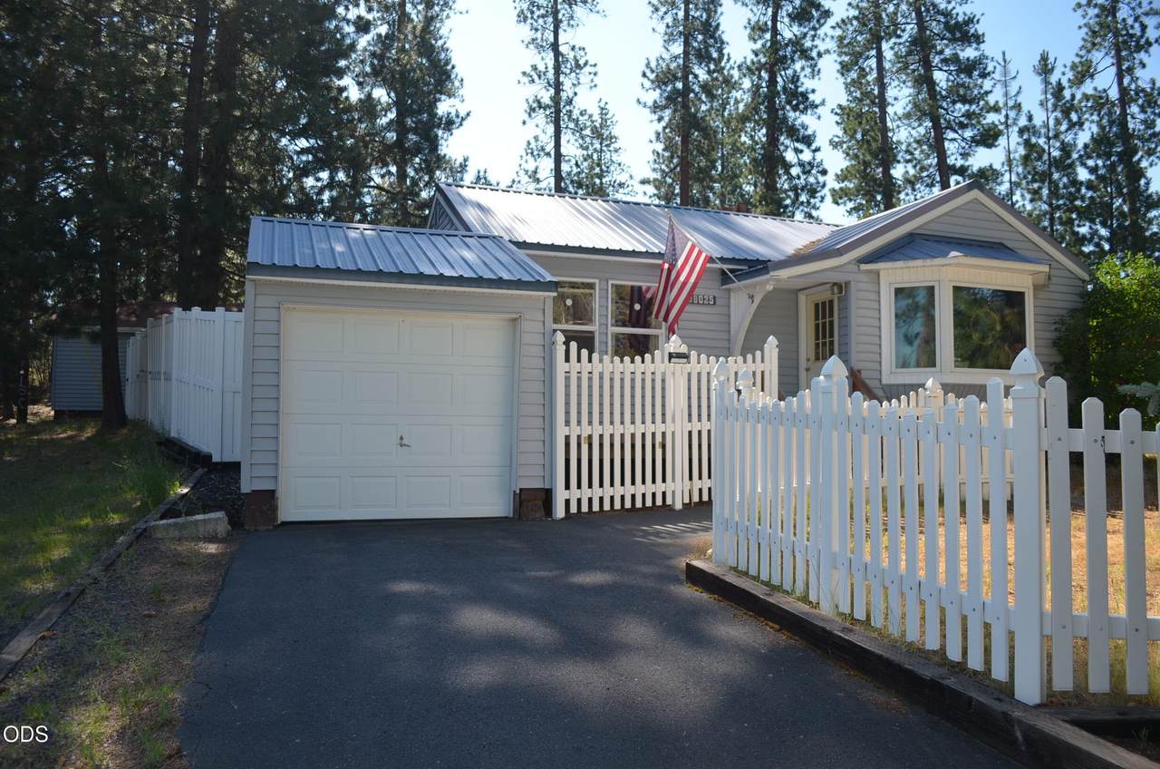 138025 Hillcrest Street - Photo 1