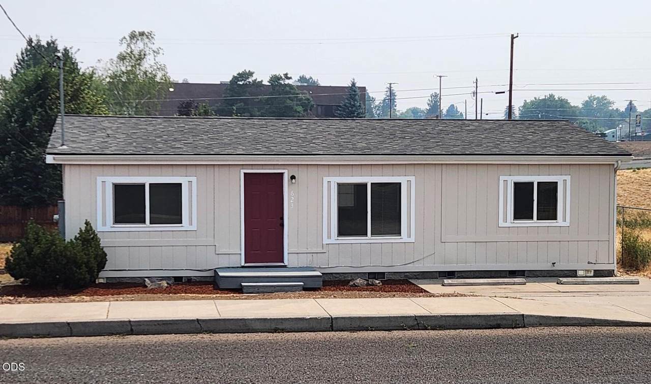 623 2nd Street - Photo 1