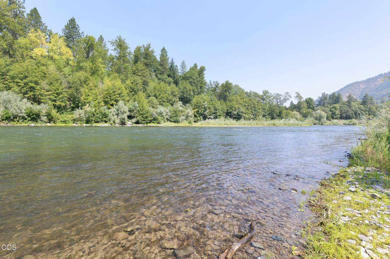 7010 Rogue River Highway - Photo 1