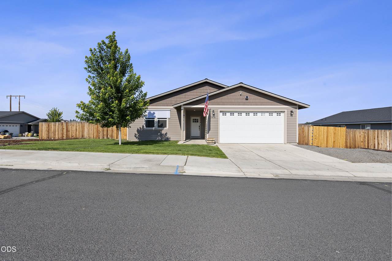 976 Maui Lane - Photo 1