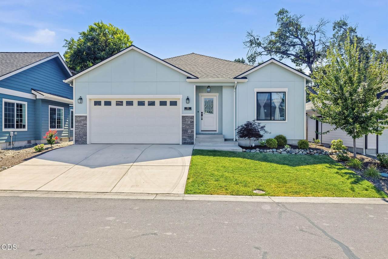 211 Christopher Way - Photo 1