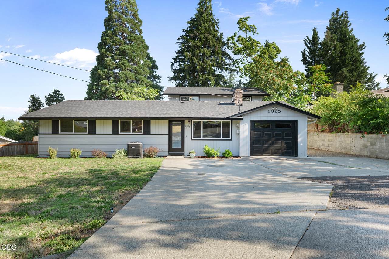 1325 Ridge Way - Photo 1