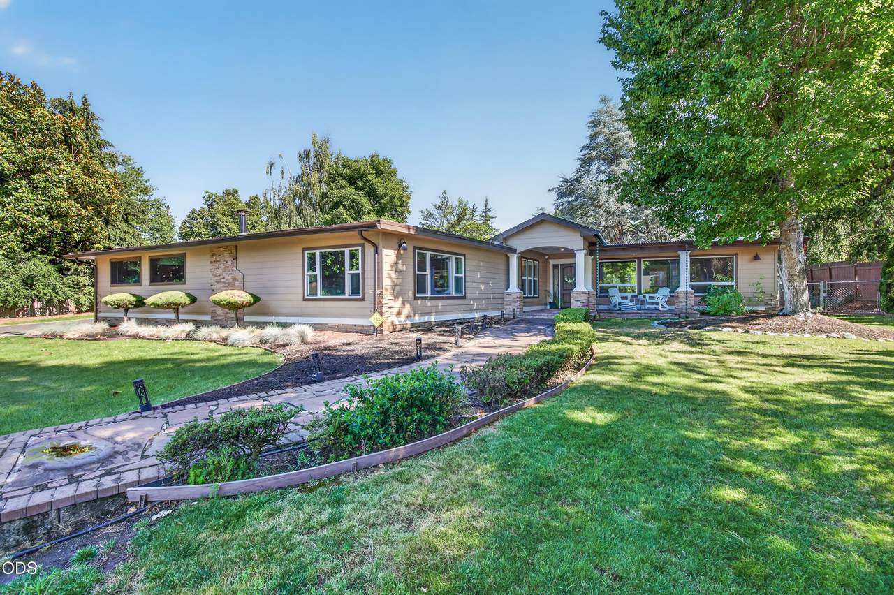 https://bt-photos.global.ssl.fastly.net/coar/1280_boomver_1_220226652-2.jpg