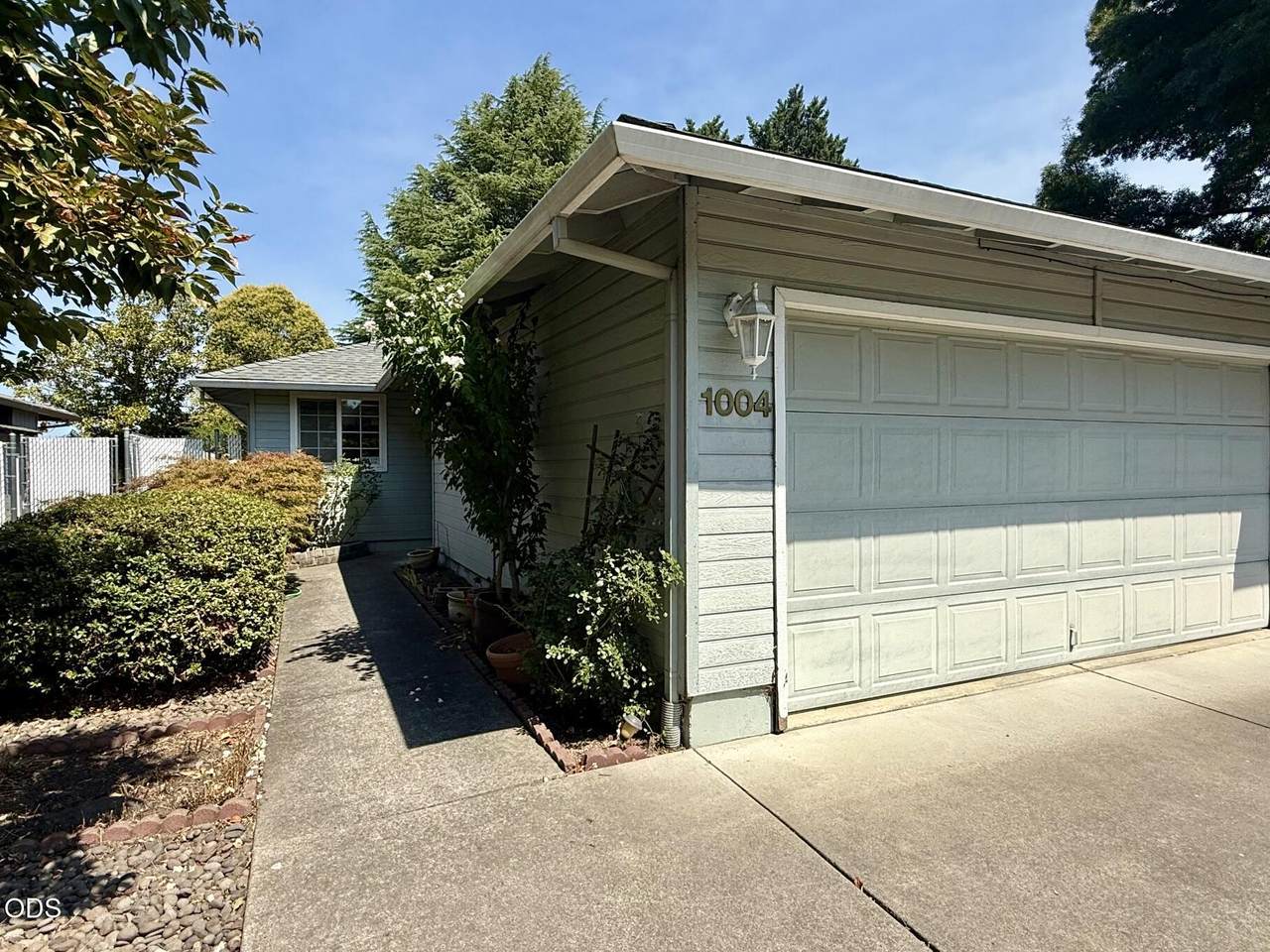 1004 Glengrove Avenue - Photo 1
