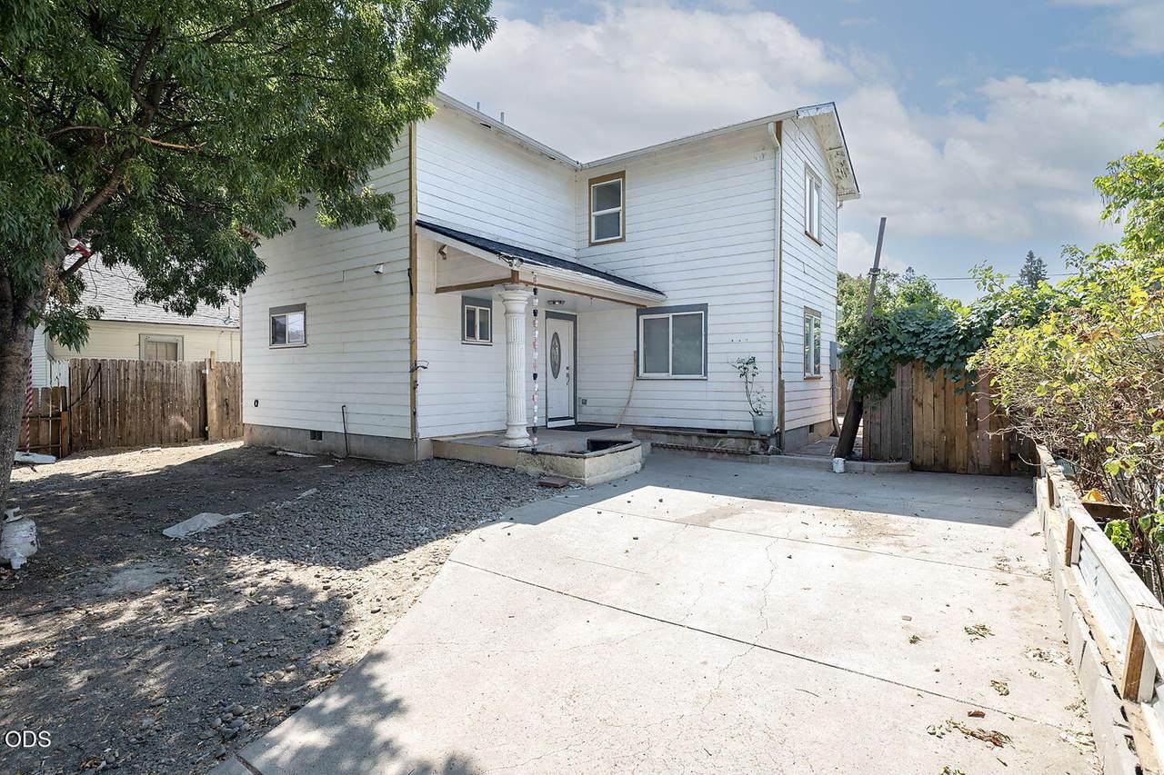 841 11th Street - Photo 1