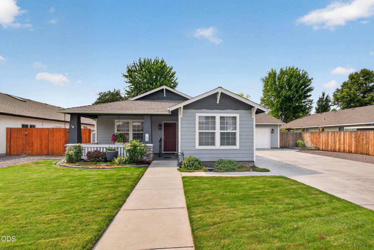 722 Stoneridge Loop - Photo 1