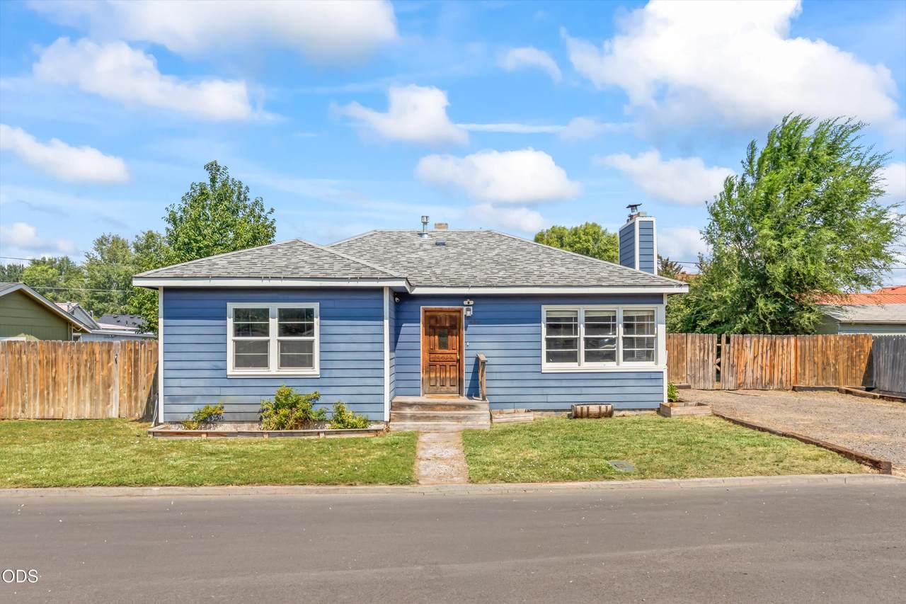 585 4th Street - Photo 1