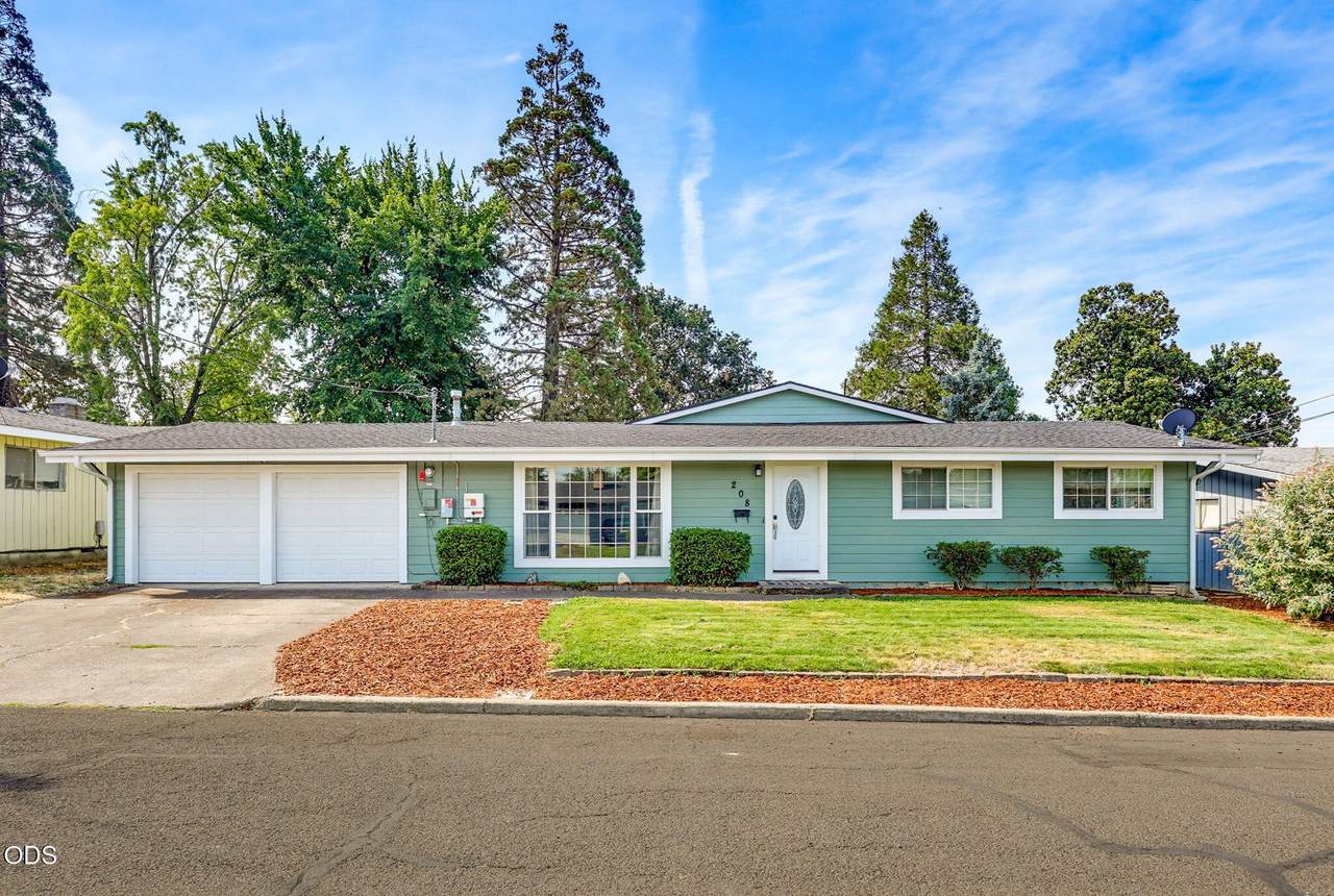 208 Kings Way - Photo 1