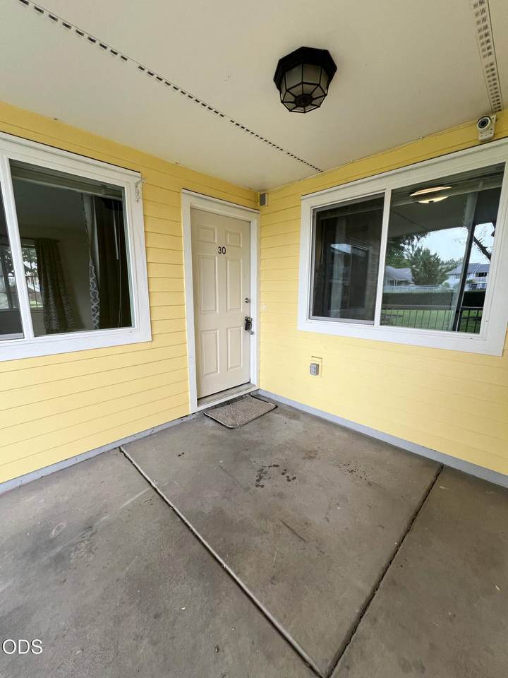 2101 Poplar - Photo 1