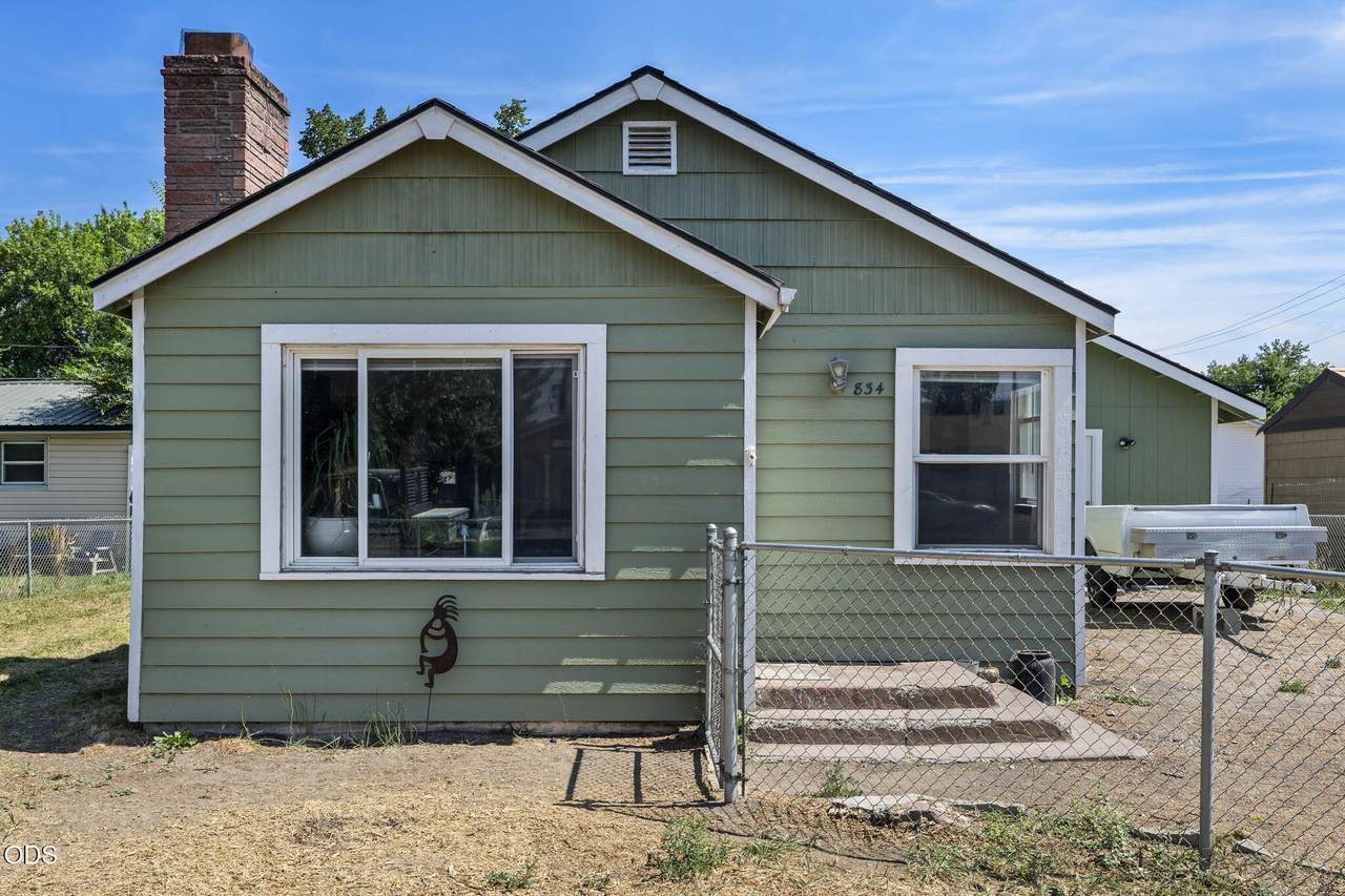 834 Ewen Street - Photo 1