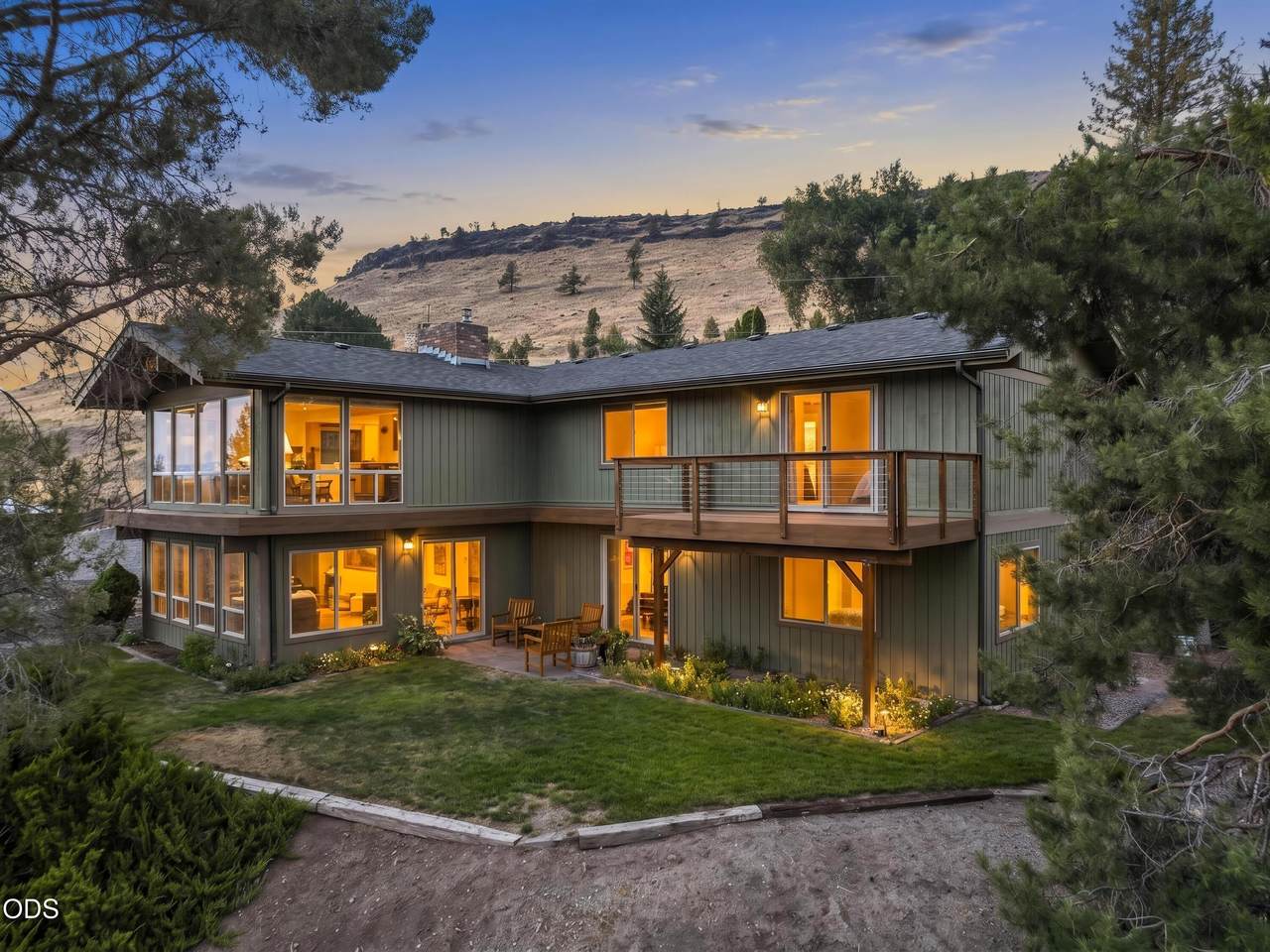 2582 Hill Street - Photo 1