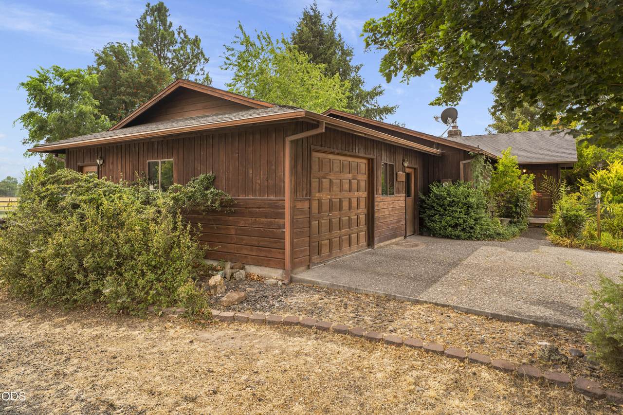 566 Reata - Photo 1