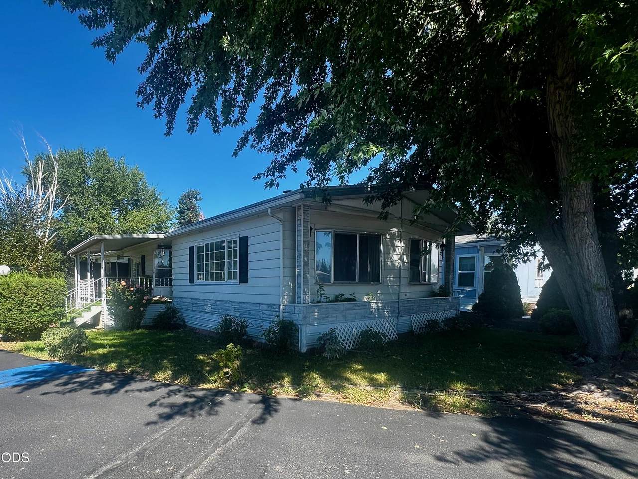 3500 Summers Ln - Photo 1