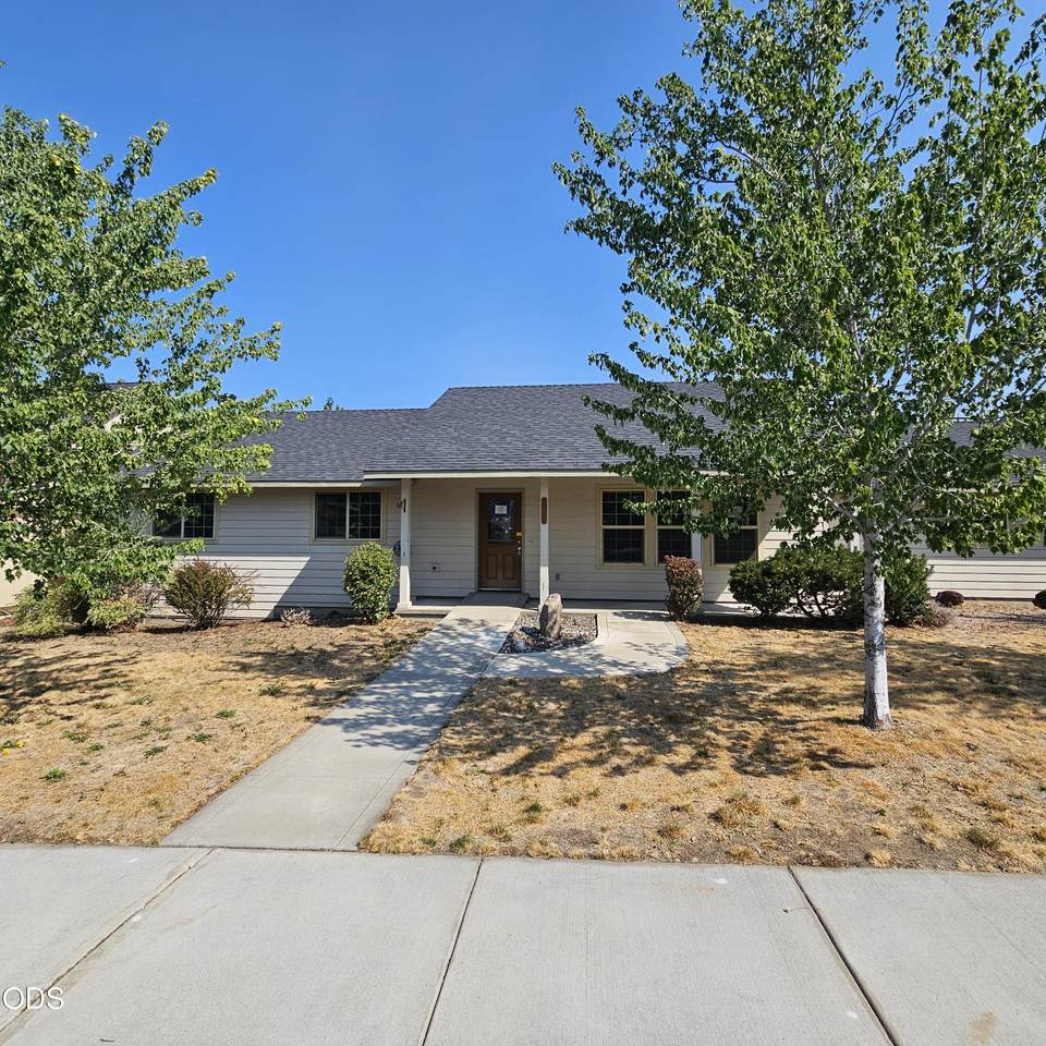 825 Poplar Place - Photo 1