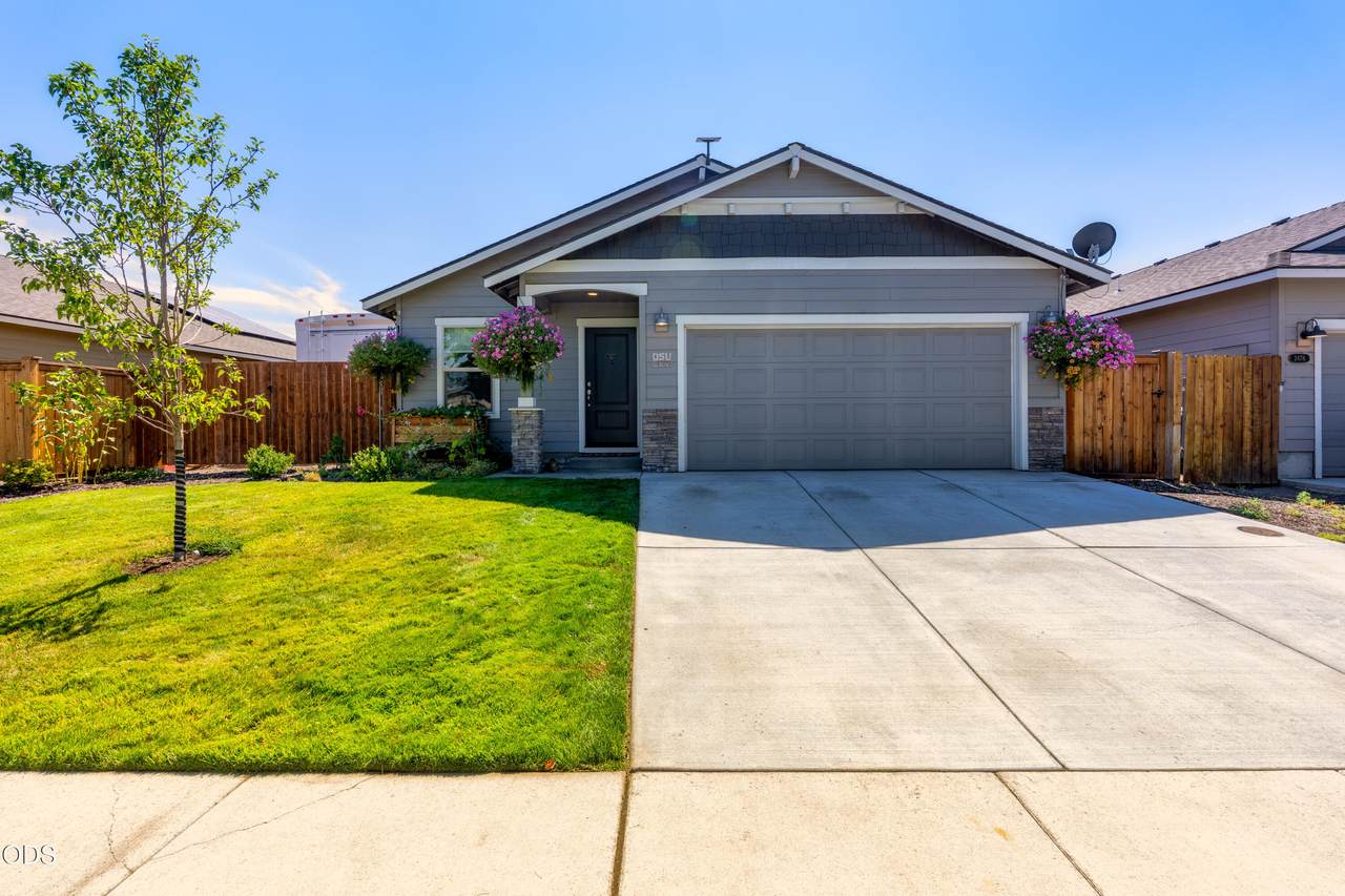2466 Metolius Avenue - Photo 1
