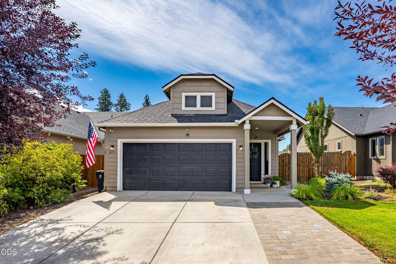 613 Glencoe Place - Photo 1