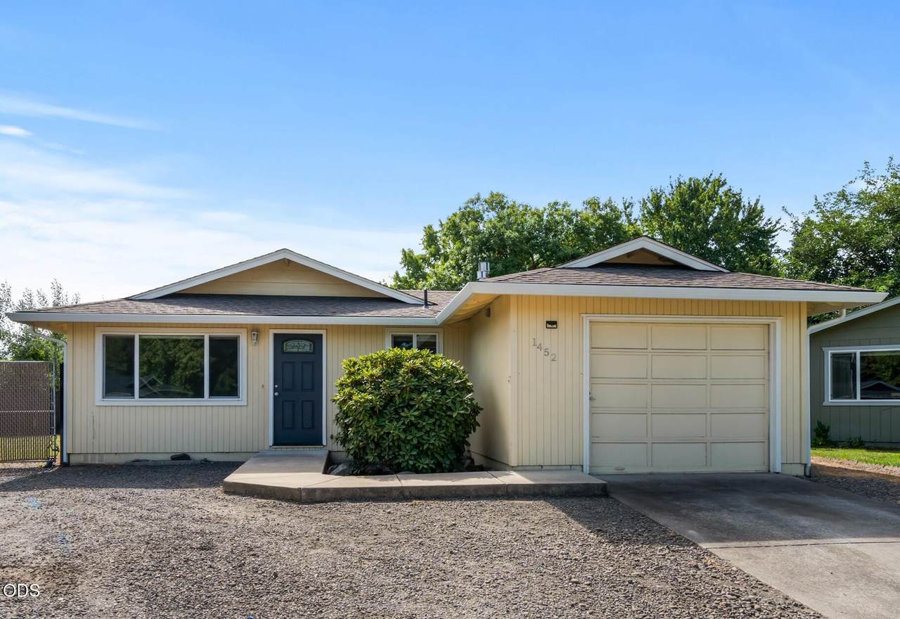 1452 Carolyn Circle - Photo 1