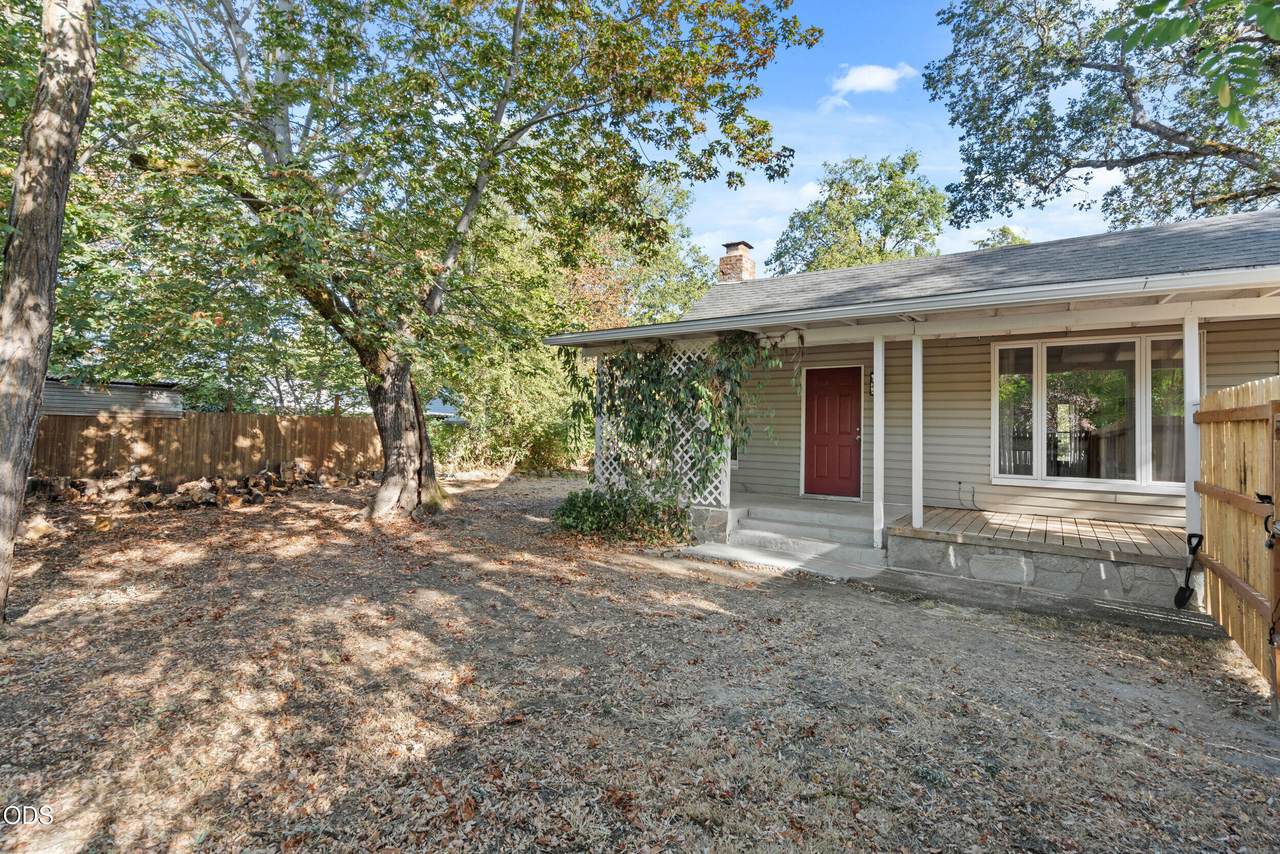 254 Rogue River Avenue - Photo 1