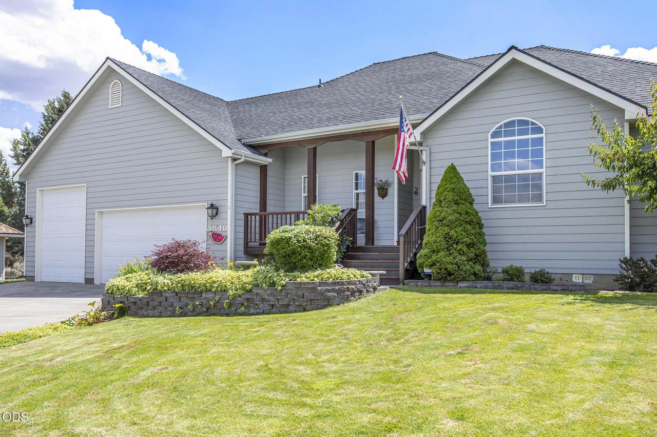 3840 Summit Avenue - Photo 1
