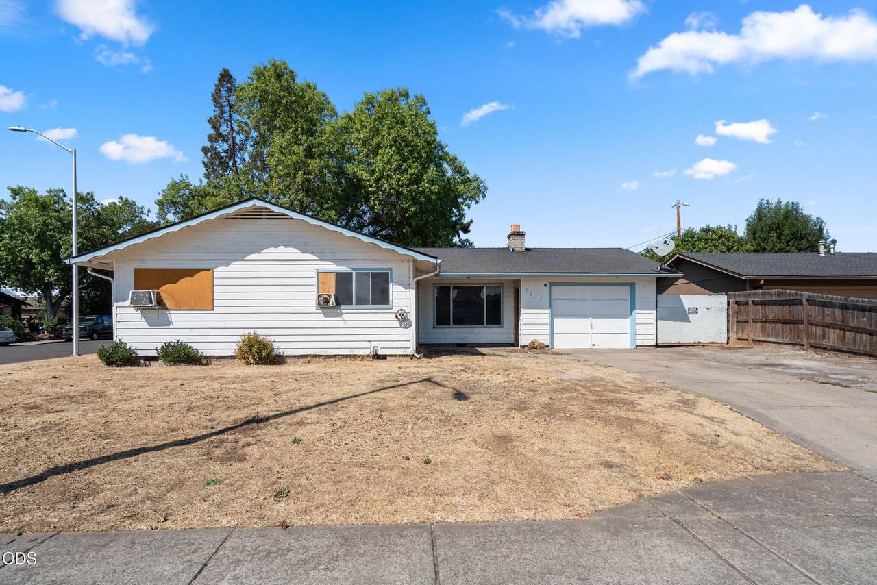 7675 Gladstone Avenue - Photo 1