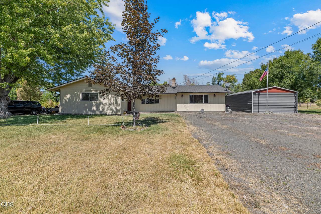 2539 Lotus Lane - Photo 1