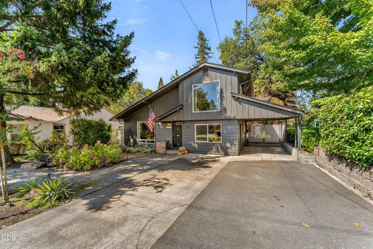 732 4th Street - Photo 1