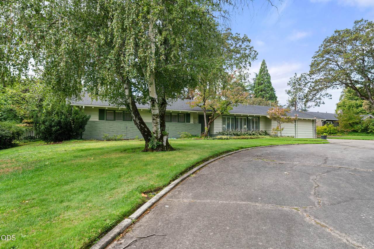 2232 Siskiyou Boulevard - Photo 1