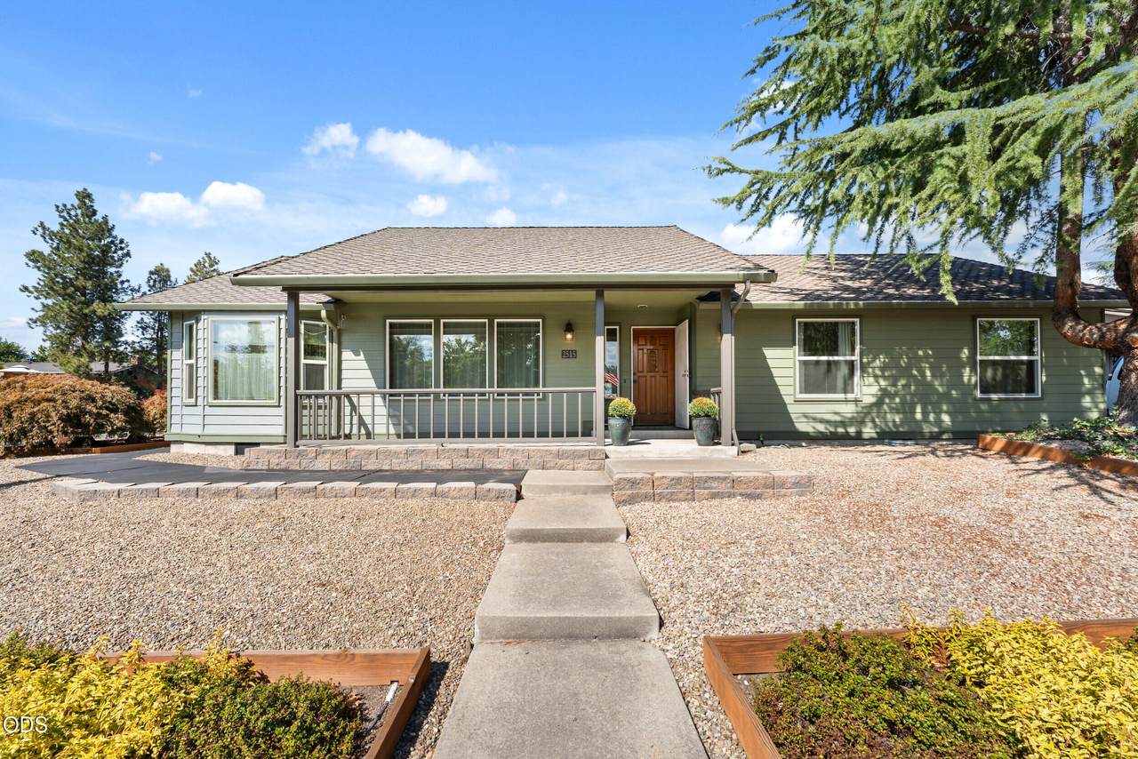2515 Siskiyou - Photo 1