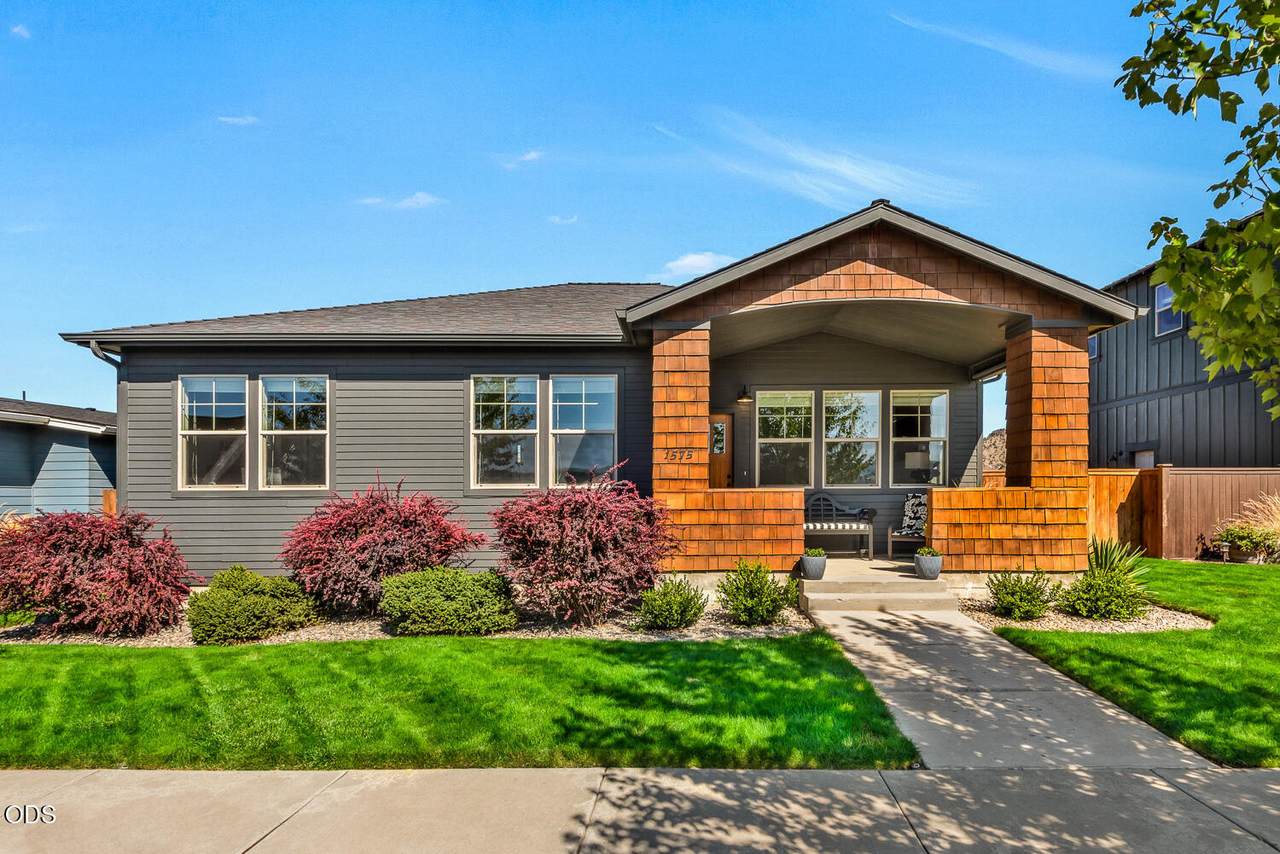 1575 Perspective Drive - Photo 1